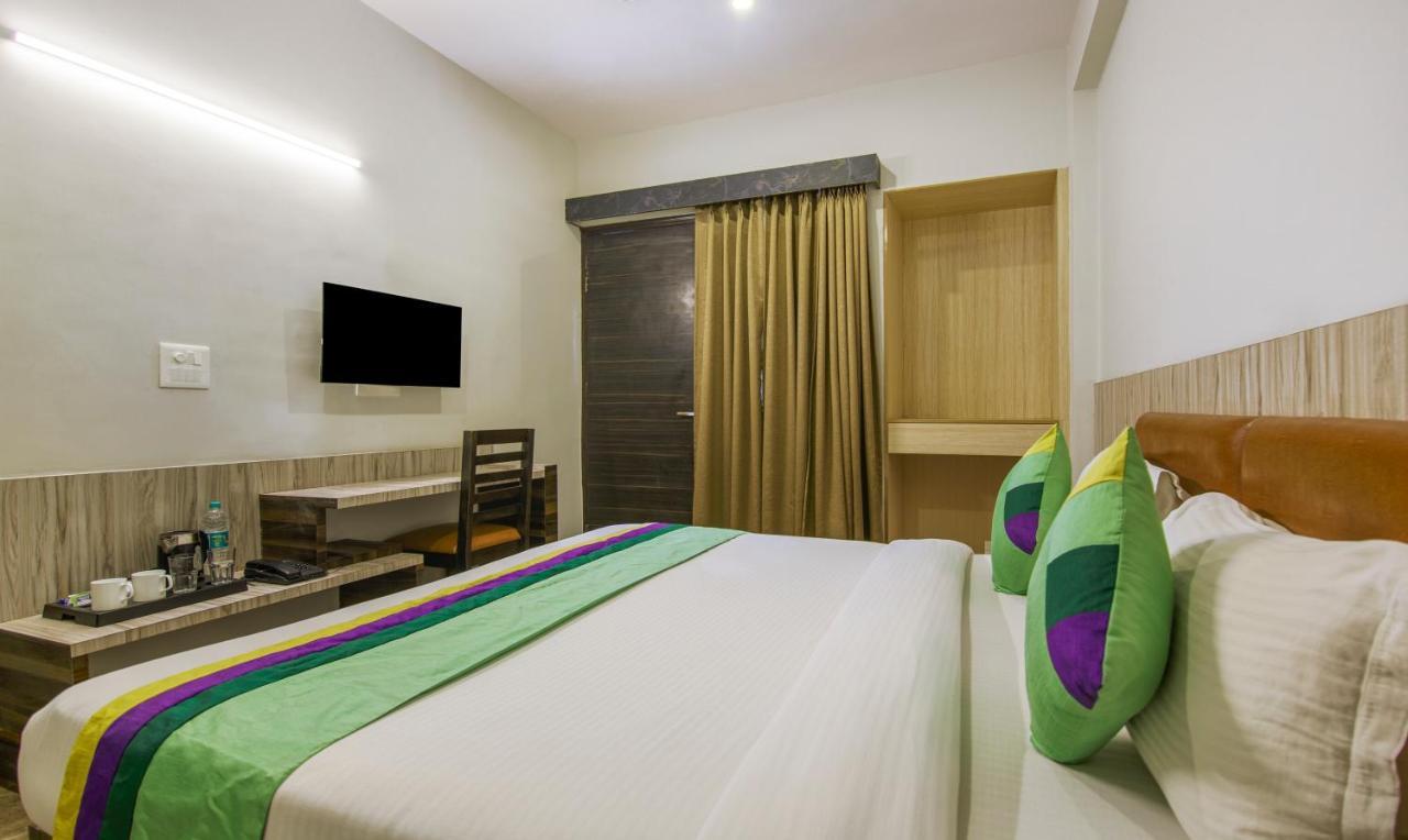 Treebo Swastika Premium Noida Exterior foto
